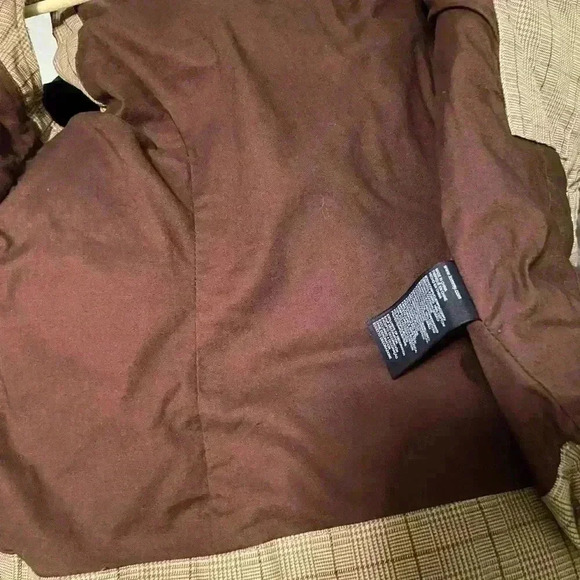 Tommy Hilfiger quilted vest for cold weather. - Picture 6 of 6